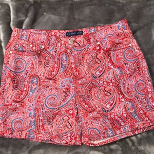 😎 Bandolino Amy Shorts Red Bonfire Paisley Sz 12